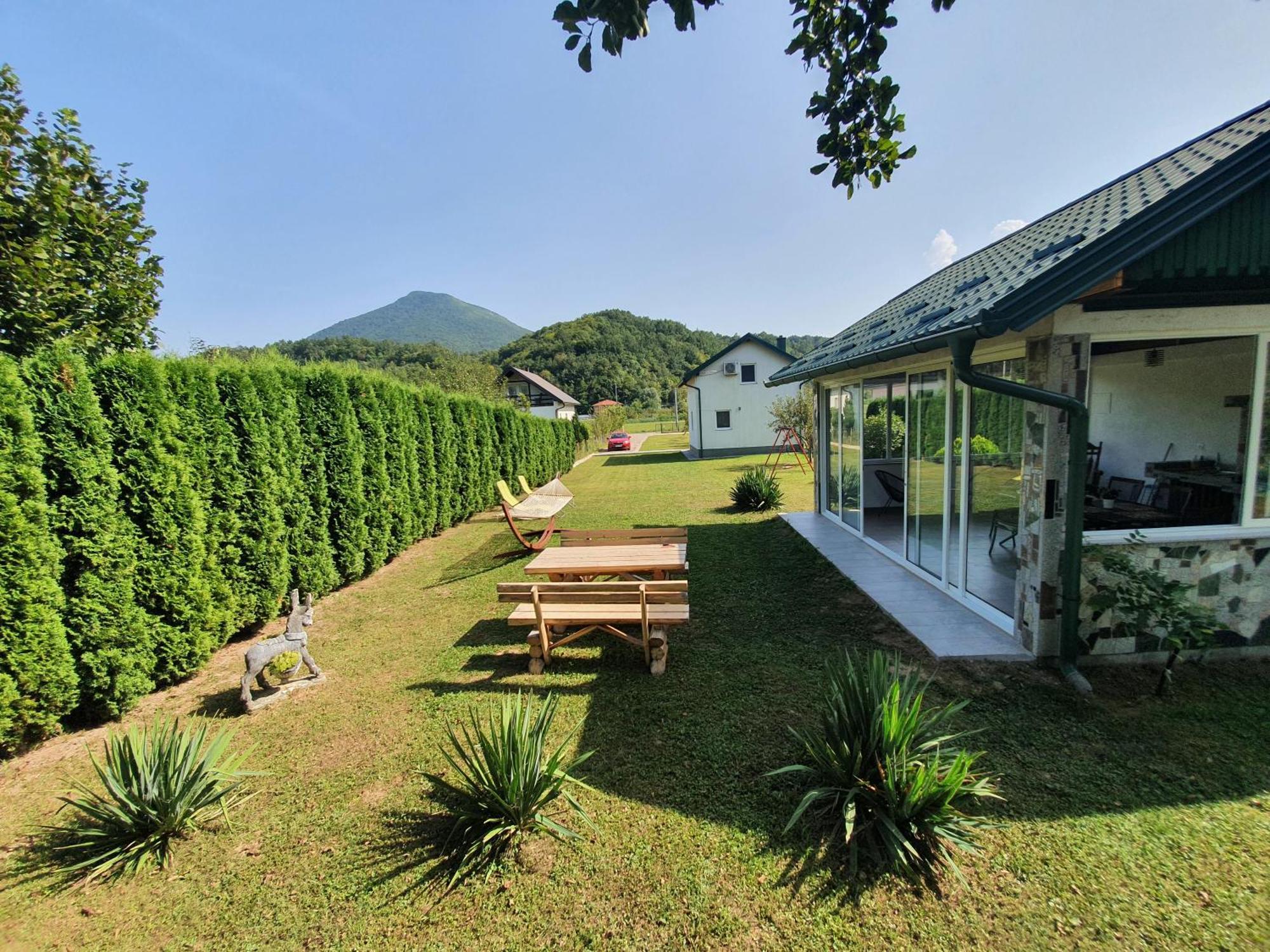 La Reina Una Bihac Exterior photo